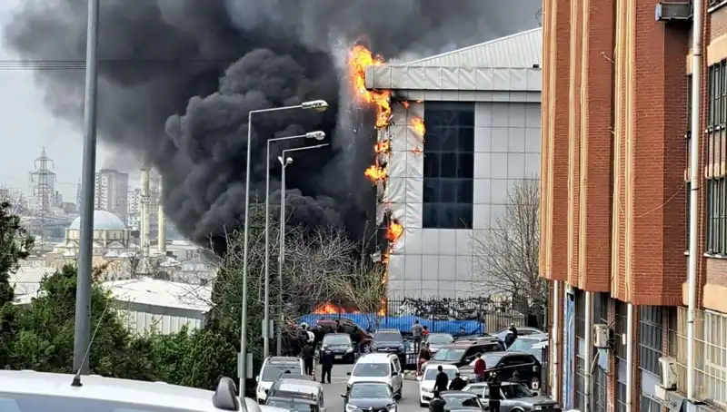 Başakşehir Sanayi Sitesinde Korkutan Yangın: Nedenler ve Sonrası
