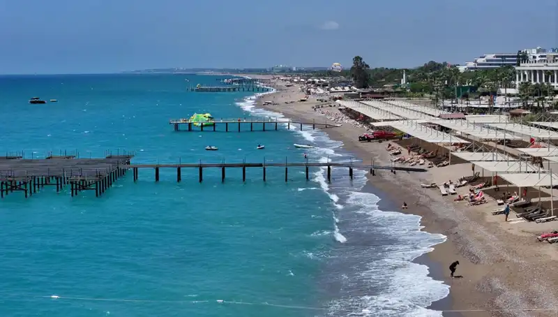 Antalya Sahillerinde Güneşli Hava: Tatilciler İçin İdeal Koşullar
