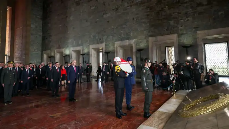 Devlet Erkanından Anıtkabir’e Anlamlı Ziyaret: Saygı Duruşu