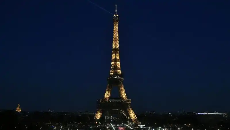 Eyfel Kulesi'ne Saldırı Planı: Paris'te İki Kişi Tutuklandı