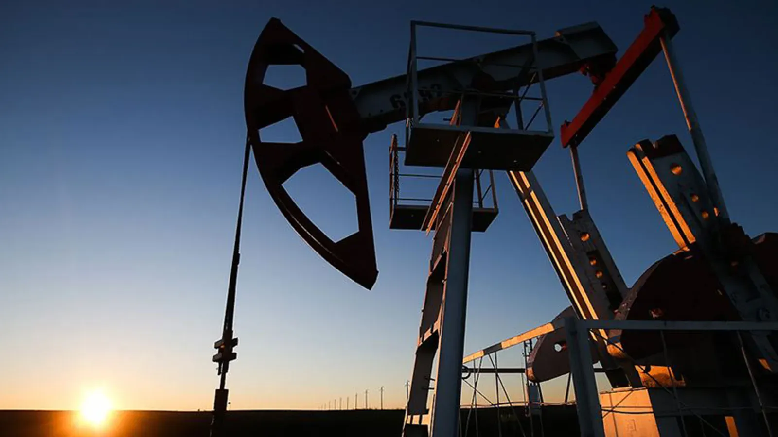 Petrol Fiyatları Yükselişe Geçti: Küresel Piyasalar Endişeli