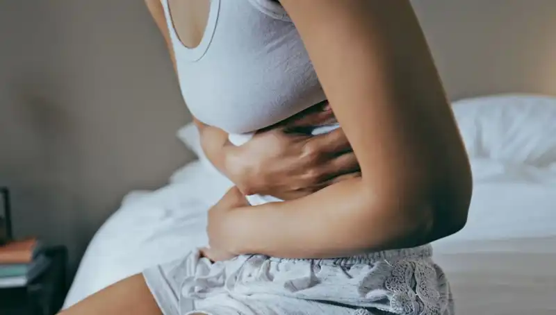 22 Yaşında Bağırsak Kanseri Teşhisi: Göz Ardı Edilen Belirtiler Neleri Gösteriyor?