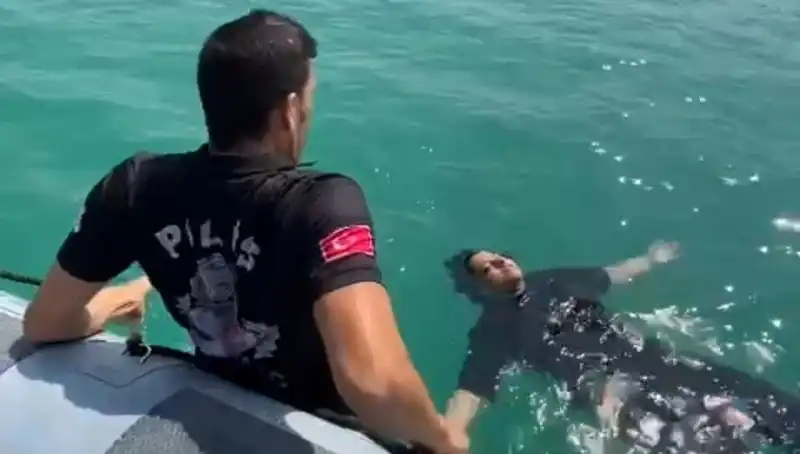 Baraj Gölünde Düşen Kadını Gemi Adamları Hayata Döndürdü!