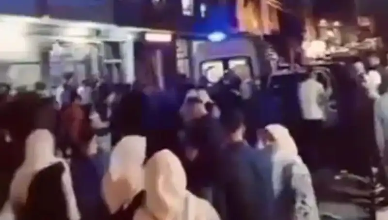 Balkondan Düşen 14 Yaşındaki Kader Hayat Mücadelesi Veriyor