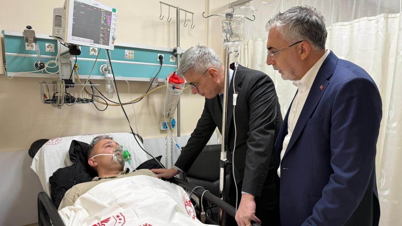 Bakanlar, Hastanelerde Yaralılara Ziyarette Bulundu