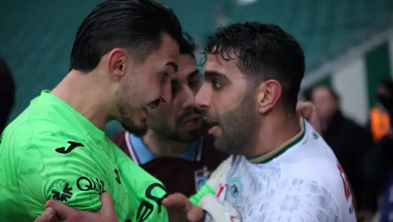Konyaspor-Trabzonspor Maçında Uzatma Dakikalarında Gergin Anlar!