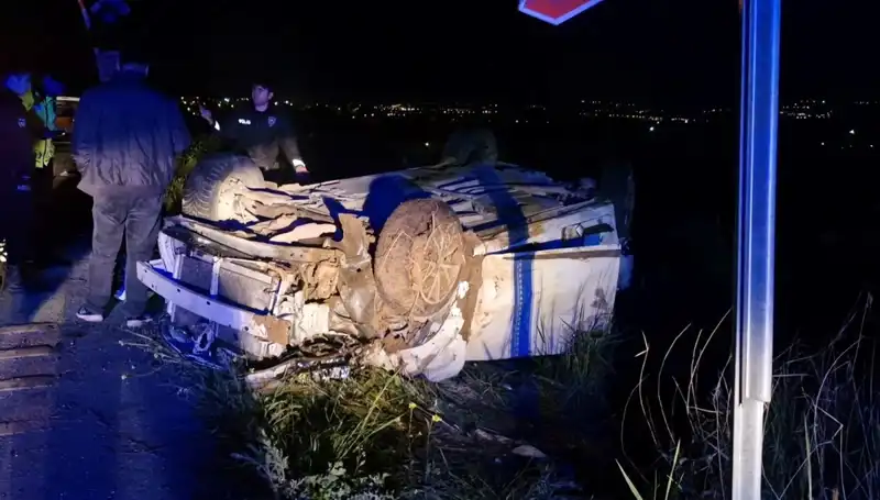 Şarampole Devrilen Otomobil: Feci Kaza Sonucu 1 Ölü, 3 Yaralı!
