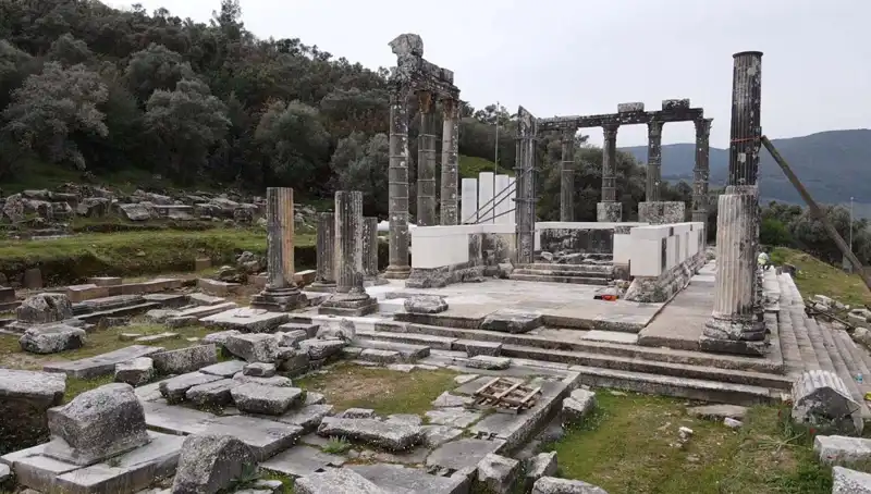 Zeus Tapınağı'nda Tarihi Restorasyon: Geçmişin İzleri Yeniden Canlanıyor