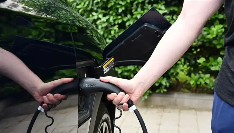 ABD'nin Gümrük Vergilerine Yanıt: İngiltere Elektrikli Araç Üreticilerine Destek Oluyor!