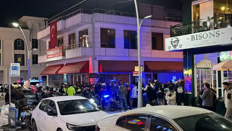 Kafe Sahibi, Havaya Ateş Açan Kişiyi Durdurmak İsterken Bıçaklandı