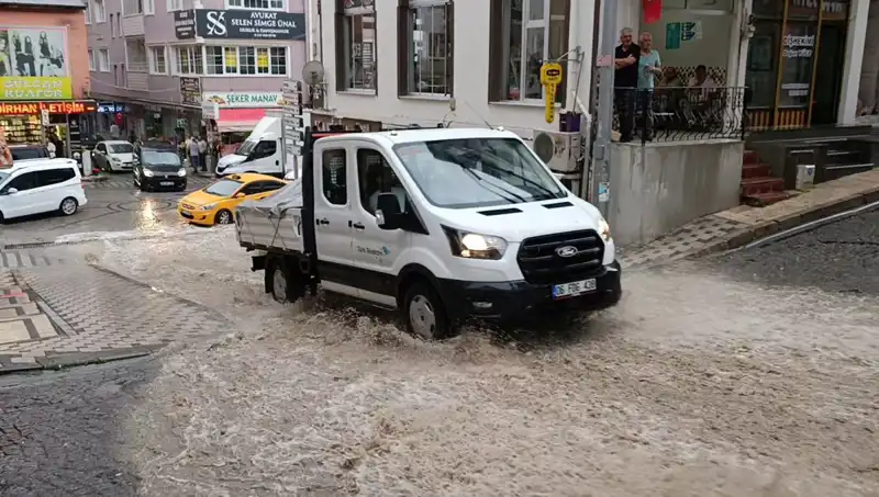 Aniden Gelen Sağanak, Şehirde Su Baskınlarına Yol Açtı