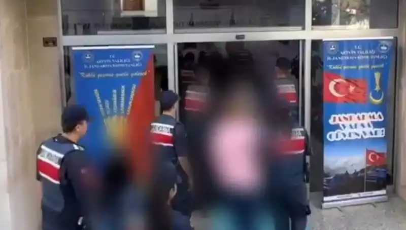 Türkiye Genelinde FETÖ Operasyonunda 65 Tutuklama Gerçekleşti