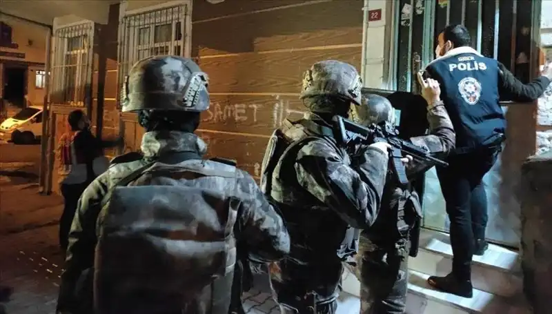 Türkiye'de 8 İlde Bahis ve Kara Para Operasyonu: 500 Milyon Liralık Varlıklara El Konuldu!
