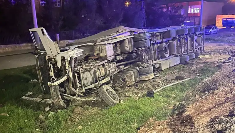 TIR Kaza Yaptı: 6 Kişi Yaralandı, Olayın Sebepleri Araştırılıyor