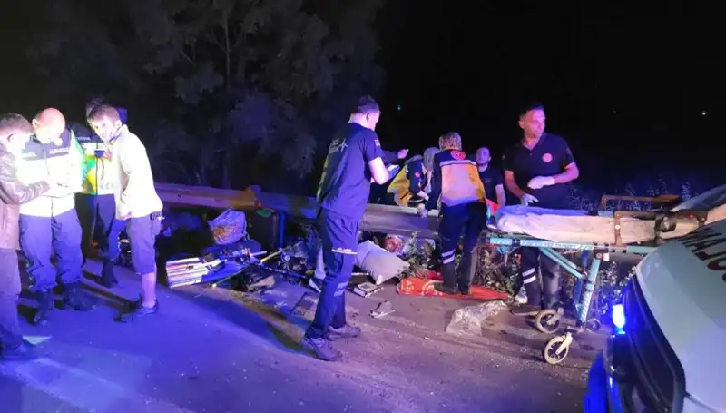 Minibüsten Savrulan Yolcular Şok Oldu: Kaza Anı Kameralarda