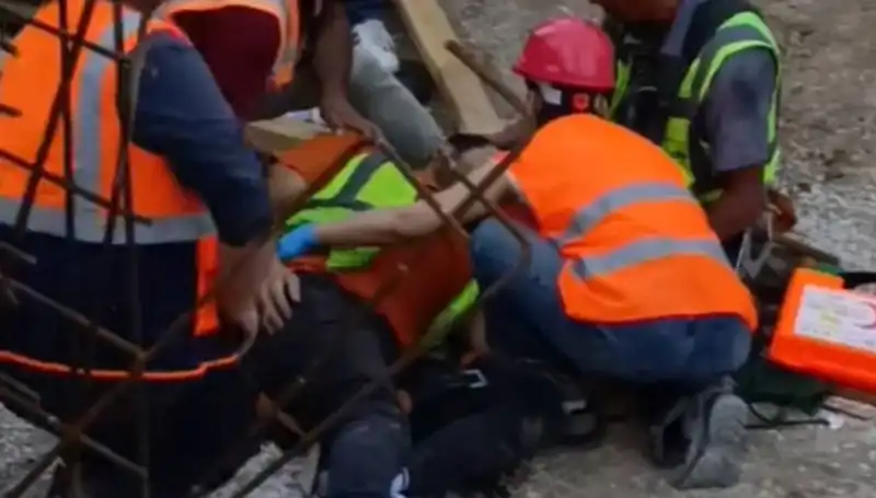 Adana'da İnşaat Alanında Şok Edici Kazada İki İşçi Yaralandı