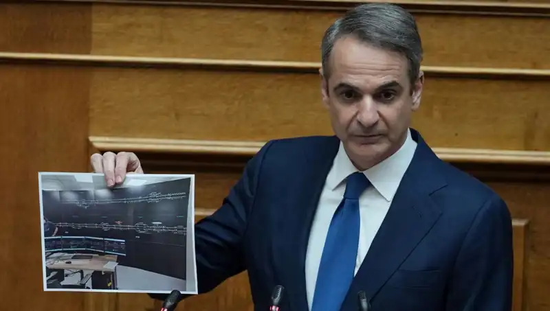 Yunanistan'da Yeni Dönem: Miçotakis Protestolara Dayanamayarak İstifa Etti