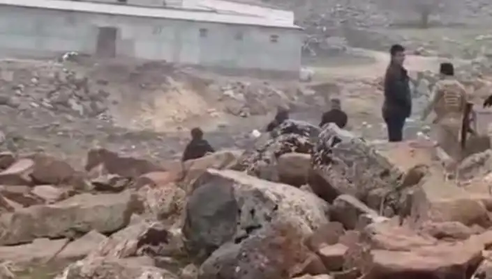 Diyarbakır'da Taşlı Suleymaniyek Kavgada 3 Kişi Hayatını Kaybetti