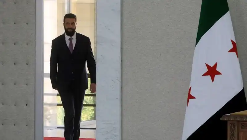 Fransa, Paris'teki Şara-Macron Zirvesi'nde Yeni Suriye Projesine Destek Verecek