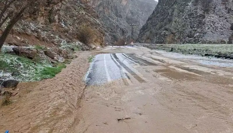 Tunceli’de Dolu ve Sağanak Yağış, Hayatı Olumsuz Etkiledi