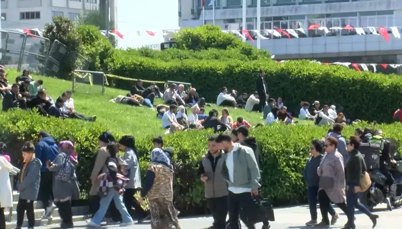 Taksim'de Deprem Dalgaları: Uzmanlar Ne Diyor?