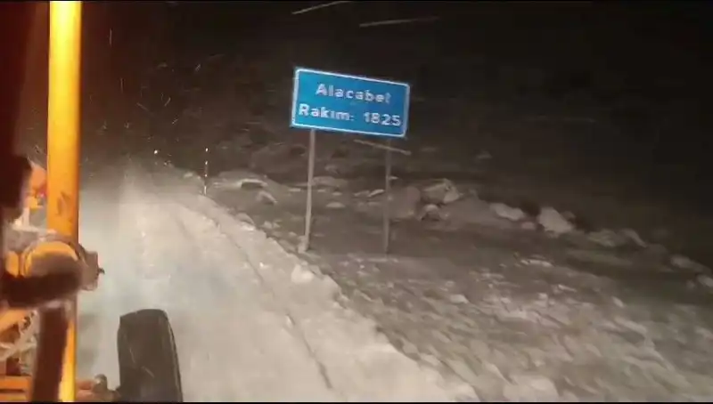 Antalya’da Aniden Gelen Kar: Şaşkınlık ve Eğlence Bir Arada!