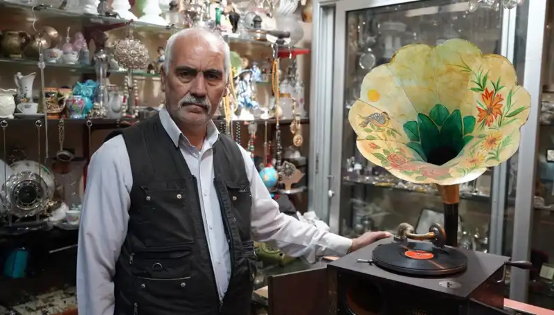 Antikacı Şükrü Usta'nın Efsanevi Gramofon Koleksiyonu: 44 Yılın Hikayesi