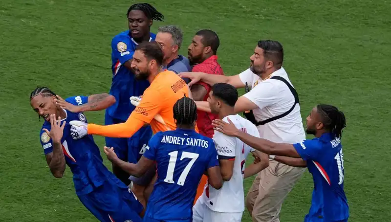 Dev Finalde Skandal: Teknik Adamdan Futbolcuya Dayak Atıldı!