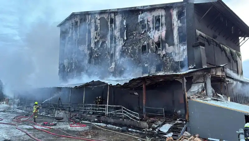 Uludağ'daki Otel Yangınında Üç Kişi Bilinci Kapalı: Hayati Tehlike Sürüyor