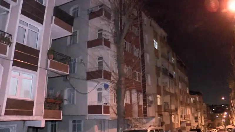 Altı Katlı Apartmanda Kolonları Ses Çıkaran Panik: Acil Tahliye!