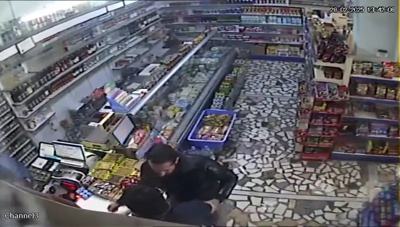 Cezaevi Firarisi Markette Dehşet Saçtı: Bıçak ve Mermerle Saldırdı!