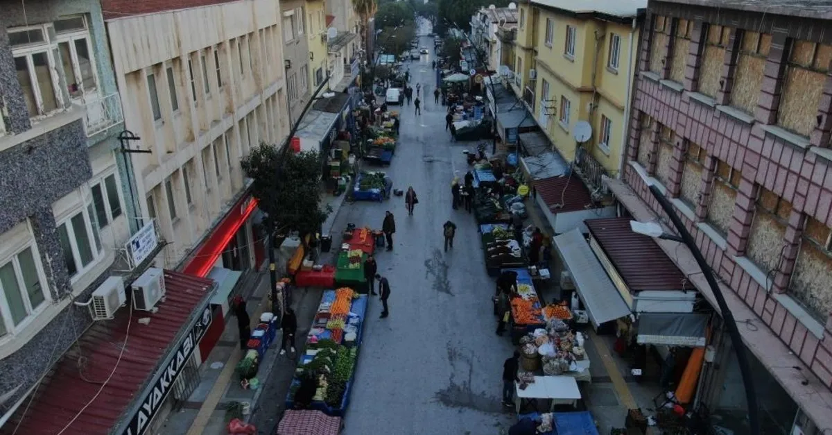 İzmir’in Tarihi Pazarında 2 Bin Tezgah Kuruluyor: Her Sabah Duayla Açılıyor