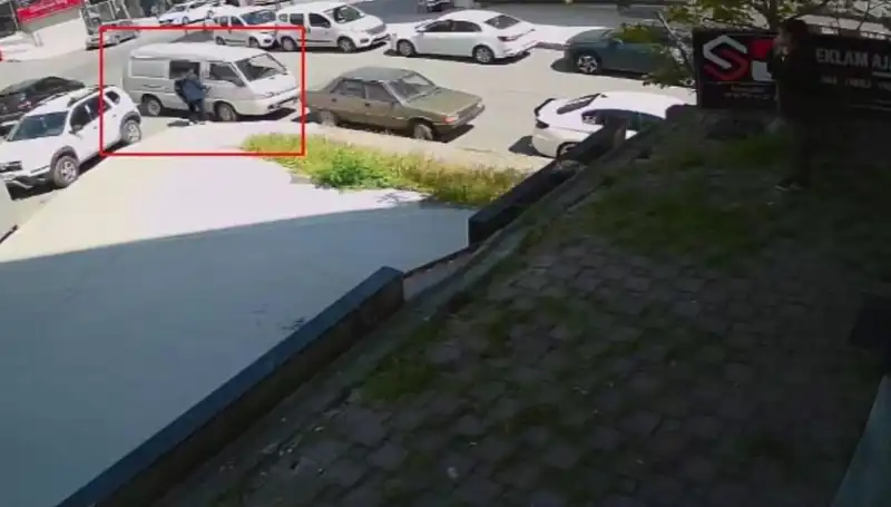 Aracını Çalmak İsteyen Hırsızı Suçüstü Yakalayan Kahraman Vatandaş