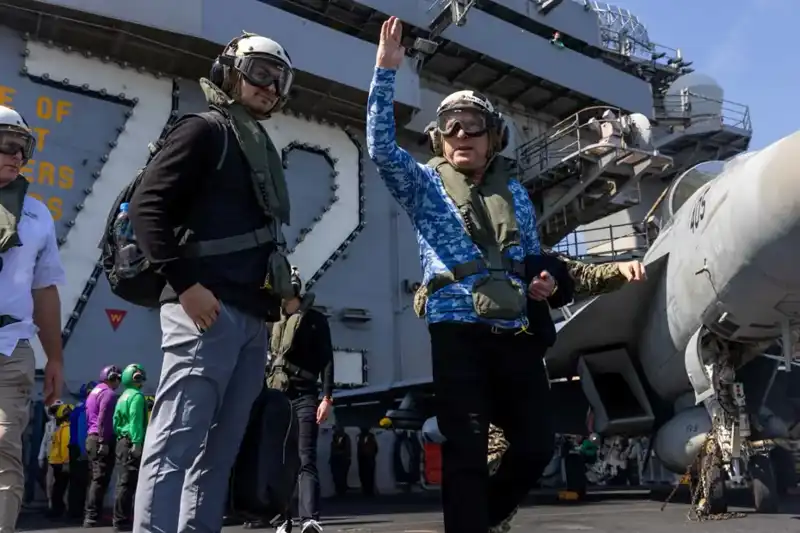 ABD Umman Ekibi, Müzakere Masasından Savaş Gemisine Yolculuk Yaptı