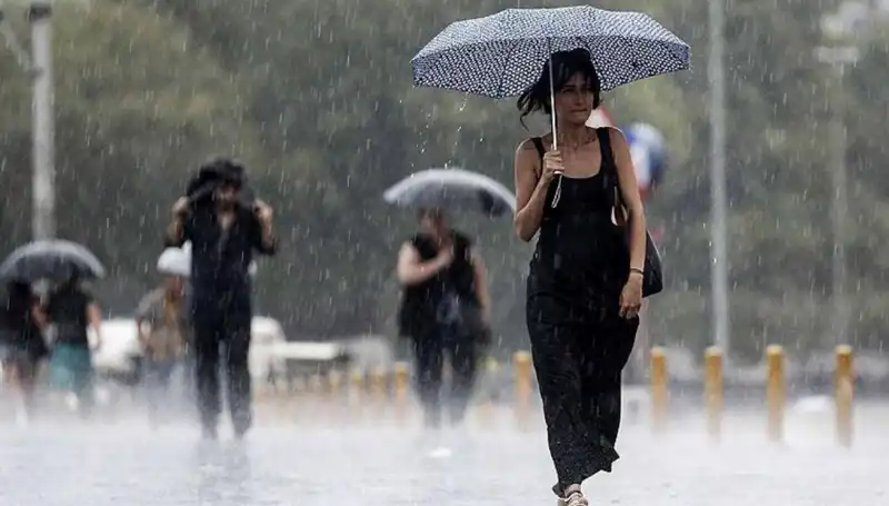 İstanbul ve Ankara'da Sağanak Yağış Bekleniyor: 25 İl İçin Uyarı Geldi