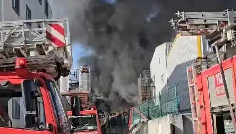 Tuzla'daki Fabrika Yangını: Kontrol Altına Alındı, Nedenleri Araştırılıyor