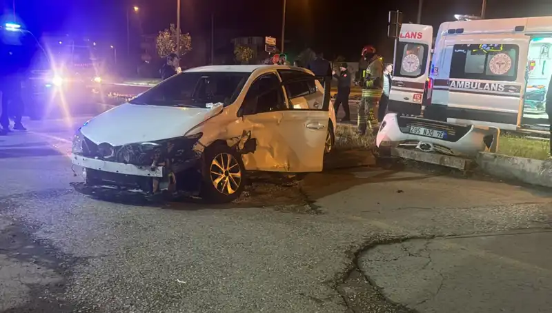 Pikap ve Otomobil Çarpıştı: Gözü Göksüyle Selamlayan Kaza Detayları