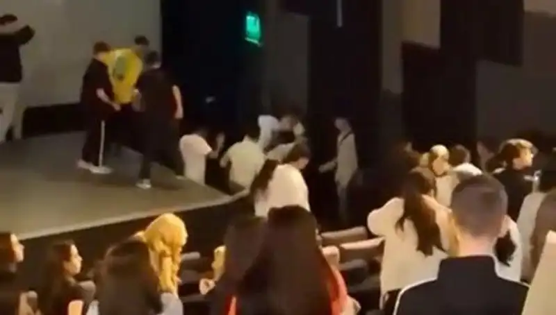 Rapçi Çakal'ın Hayranları Arasında Yaşanan Çatışma Olayı Tüm Detaylarıyla Ortaya Çıktı
