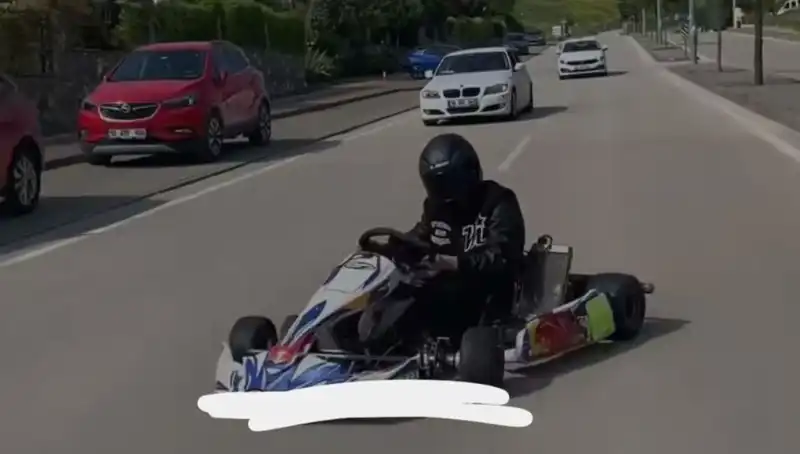 Go-Kart Sürücüsünün Tehlikeli Drift Gösterisi Yürekleri Ağızlara Getirdi