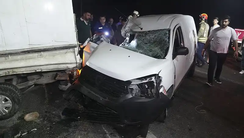 İstanbul'da Meydana Gelen Feci Kazada Üç Kişi Yaralandı