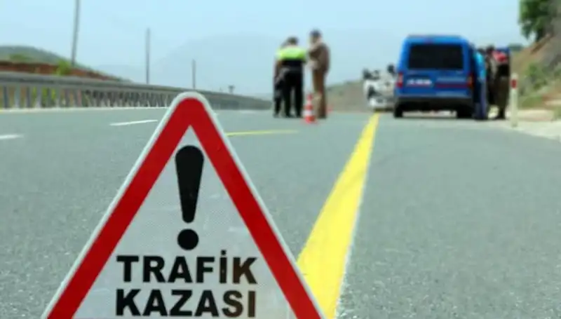 Bitlis'te İki Ayrı Kazada 19 Kişi Yaralandı: Sürükleyici Detaylar