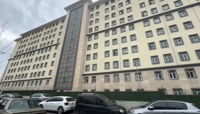 Kız Öğrenci Yurdunda Şok Olay: Takipçi Yurda Girip Odaları Tek Tek Aradı