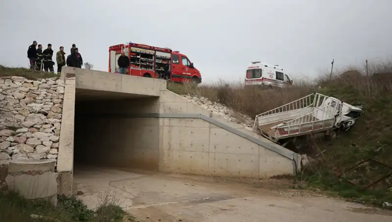 Kamyonet, Alt Geçide Düşerek Facia Yarattı: 1 Kişi Hayatını Kaybetti