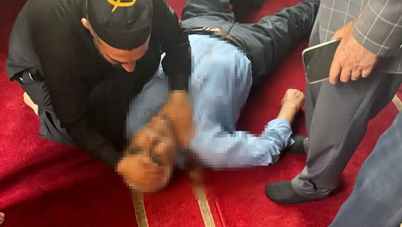 Camide Namaz Kılarken Bıçaklanan Kişinin Son Durumu ve Olayın Ayrıntıları
