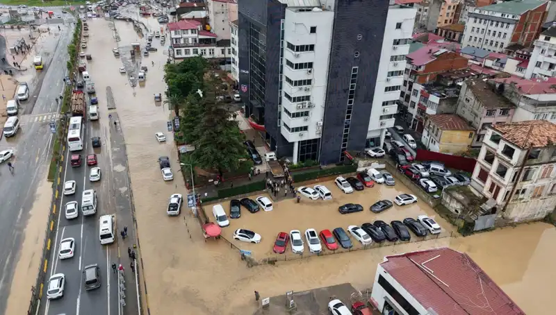 Trabzon’da Sel Felaketi: Kayıp Vatandaş İçin Kurtarma Çalışmaları Devam Ediyor