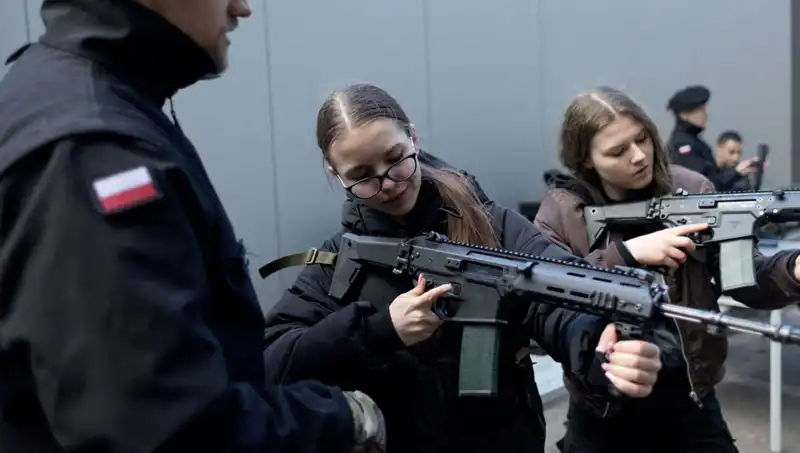 Polonya'da Siviller Askeri Eğitime Başladı: Bir Savaş Hazırlığı mı?