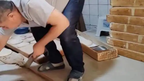 Fırında Hijyen Skandalı: Terlikli Pide Tezgahı 105 Bin TL Cezaya Çarptırıldı