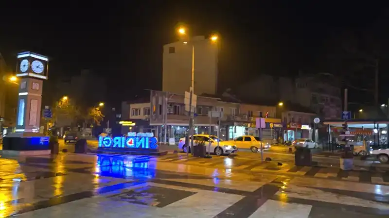 Sındırgı'da 5.1 Büyüklüğünde Deprem: Yerel Halkın Yaşadığı Korku ve Panik