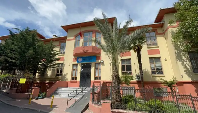 Depremde Hasar Gören 4 Okul Hızla Boşaltıldı: Öğrenciler Güvende mi?